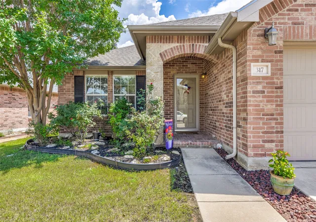Photo 2 of Sale Pending at 317 Amethyst Dr, Fort Worth, TX 76131 | MLS# 21332423 | Listing updated on 2026-09-08