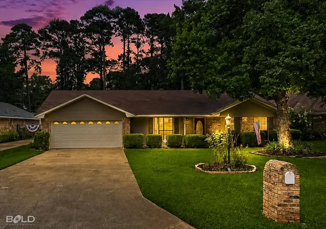 Single family home for sale at 10011 Trailridge Dr, Shreveport, LA 71106 | MLS# 21331512