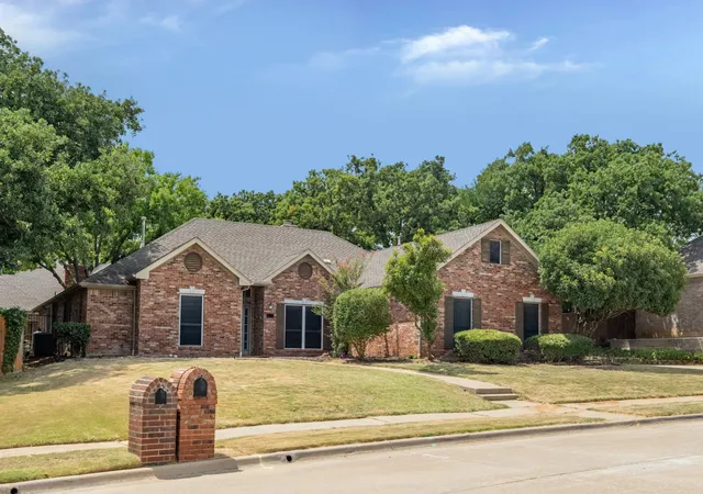 Photo 2 of Single family home for sale at 1502 Mission Hills Ln, Corinth, TX 76210 | MLS# 21333609 | Listing updated on 2026-07-30