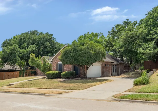 Photo 3 of Single family home for sale at 1502 Mission Hills Ln, Corinth, TX 76210 | MLS# 21333609 | Listing updated on 2026-07-30