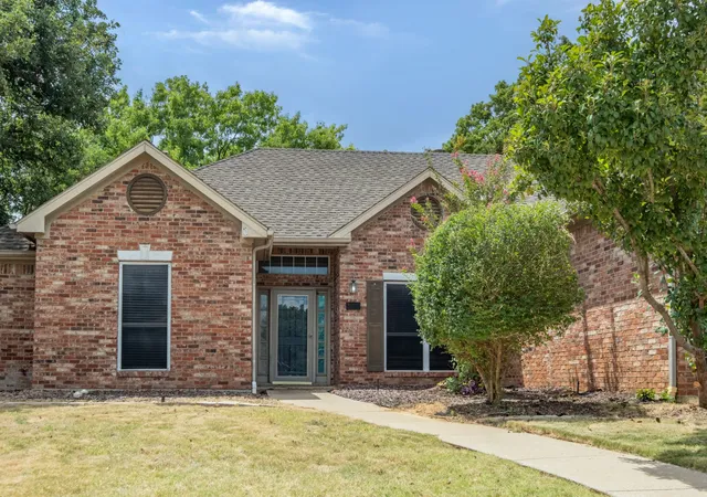 Photo 3 of Single family home for sale at 1502 Mission Hills Ln, Corinth, TX 76210 | MLS# 21333609 | Listing updated on 2026-07-30