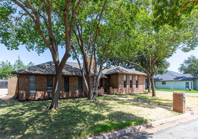 Photo 3 of Single family home for sale at 46 Augusta Dr, Abilene, TX 79606 | MLS# 21332594 | Listing updated on 2026-09-13
