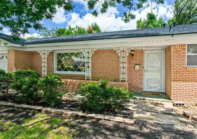 Photo 1 of Single family home for sale at 5729 Wharton Dr, Fort Worth, TX 76133 | MLS# 21330085 | Listing updated on 2026-08-02