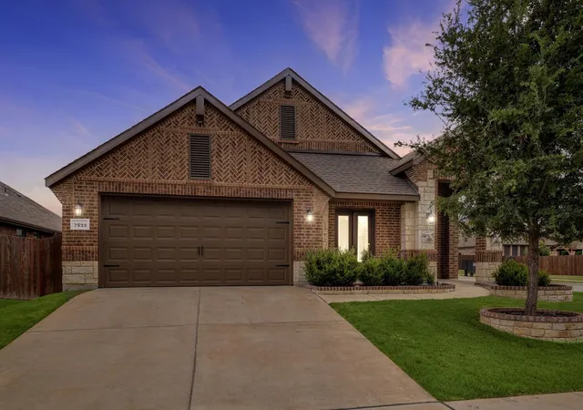 Photo 2 of Single family home for sale at 7533 Rothbury Dr, Fort Worth, TX 76179 | MLS# 21332159 | Listing updated on 2026-10-06