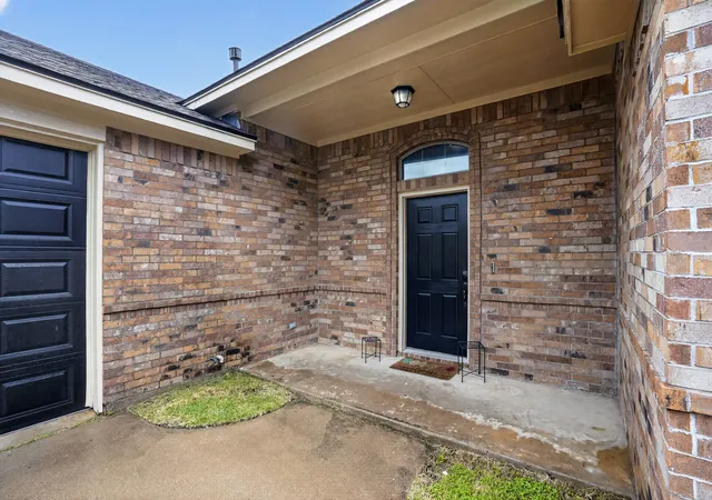 Photo 1 of Sale Pending at 1301 Hyde Park Blvd, Cleburne, TX 76033 | MLS# 21332677 | Listing updated on 2026-10-20