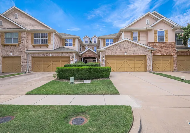 Photo 2 of Townhouse for sale at 6229 Texana Wy, Plano, TX 75074 | MLS# 21302604 | Listing updated on 2026-09-12