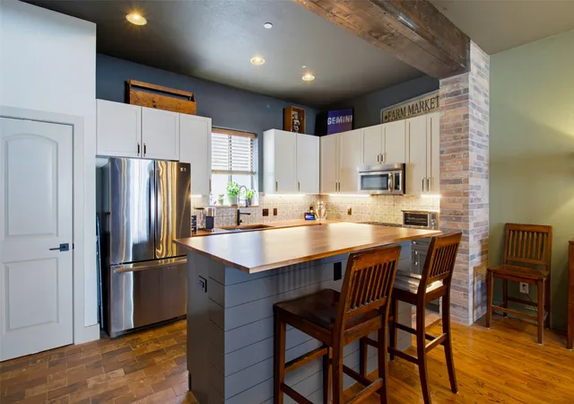 Listing Photo 5 - Condo for sale in building located at 4211 Rawlins St, Dallas, TX 75219 - Unit #347