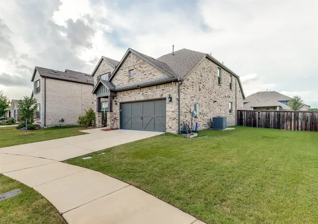 Photo 2 of Single family home for sale at 5805 Pensby Dr, Aubrey, TX 76227 | MLS# 21332768 | Listing updated on 2026-09-19