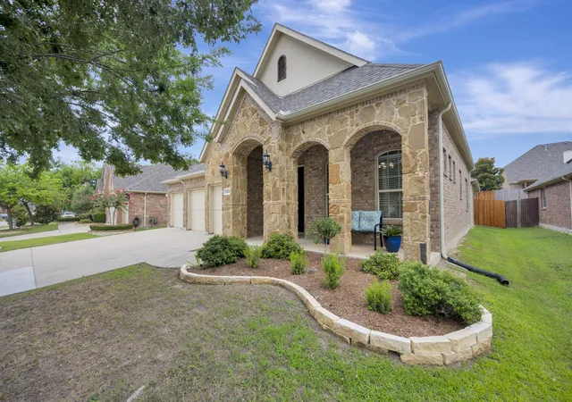 Photo 2 of Single family home for sale at 5524 Ivyridge Ln, Mc Kinney, TX 75071 | MLS# 21323735 | Listing updated on 2026-09-21