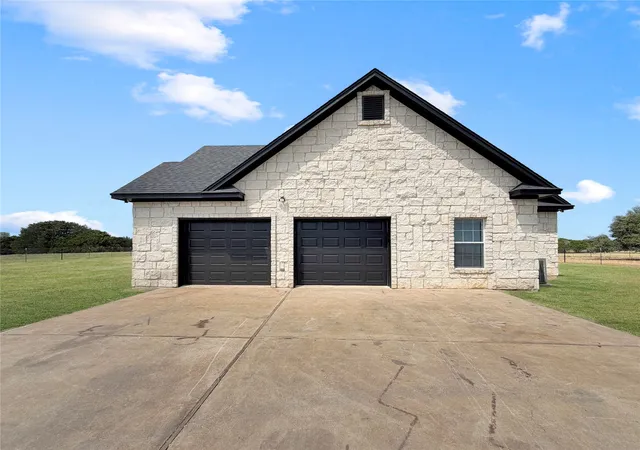 Photo 4 of Single family home for sale at 1008 Bosque Ridge Rd, Crawford, TX 76638 | MLS# 21316452 | Listing updated on 2026-09-07