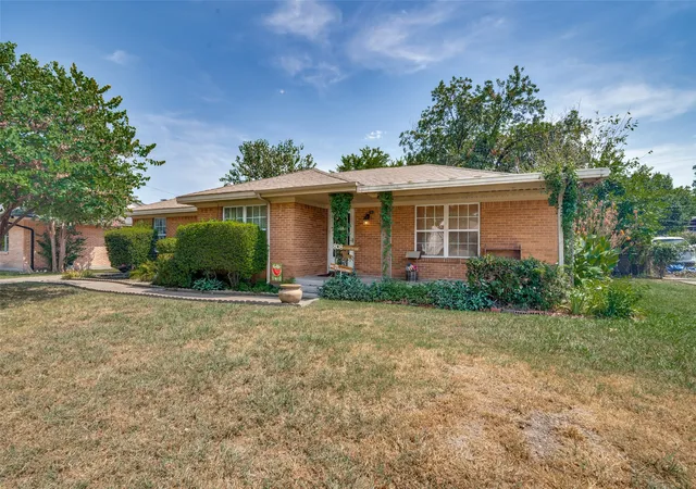 Photo 1 of Single family home for sale at 808 Branch Dr, Garland, TX 75041 | MLS# 21333909 | Listing updated on 2026-09-17