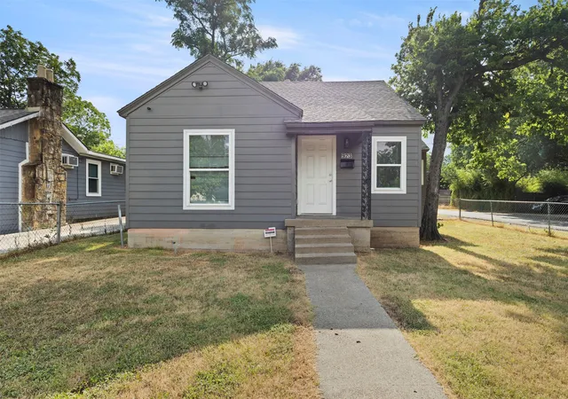Photo 2 of Single family home for sale at 923 Hartsdale Dr, Dallas, TX 75211 | MLS# 21333984 | Listing updated on 2026-09-10