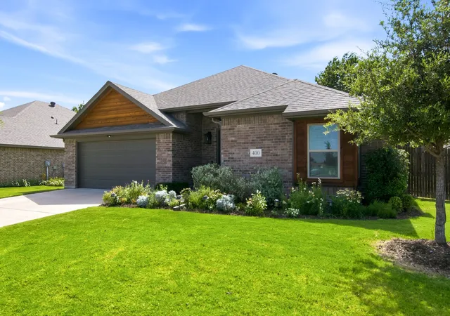 Photo 3 of Single family home for sale at 400 Brinkley Dr, Fort Worth, TX 76179 | MLS# 21333988 | Listing updated on 2026-09-13