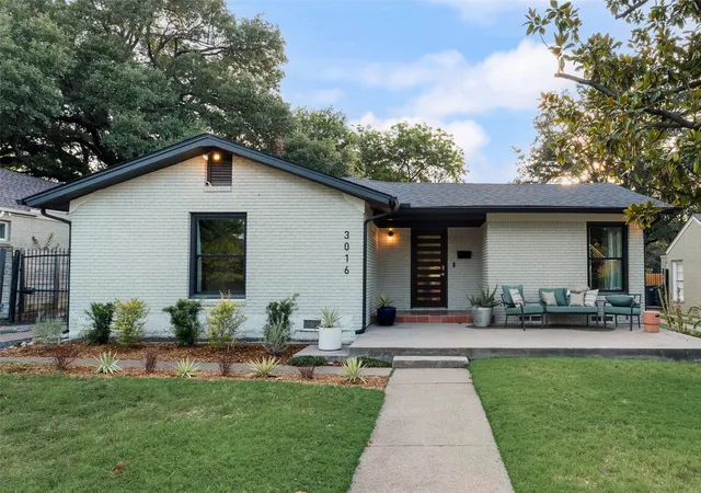 Photo 1 of Sale Pending at 3016 6th Ave, Fort Worth, TX 76110 | MLS# 21333996 | Listing updated on 2026-09-10