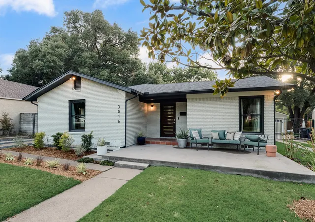 Photo 2 of Sale Pending at 3016 6th Ave, Fort Worth, TX 76110 | MLS# 21333996 | Listing updated on 2026-09-10