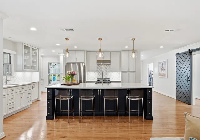Photo 2 of Single family home for sale at 6120 Kenwood Ave, Dallas, TX 75214 | MLS# 21333950 | Listing updated on 2026-09-13