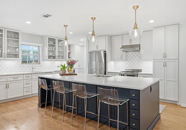 Photo 3 of Single family home for sale at 6120 Kenwood Ave, Dallas, TX 75214 | MLS# 21333950 | Listing updated on 2026-09-13