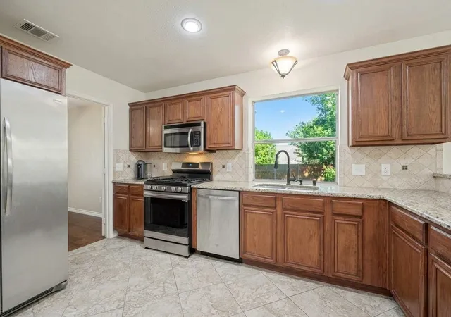 Photo 3 of Single family home for sale at 9304 Leesburg Ct, Mc Kinney, TX 75071 | MLS# 21329289 | Listing updated on 2026-09-12