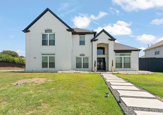 Photo 3 of Single family home for sale at 2814 Saint Maria Dr, Mansfield, TX 76063 | MLS# 21334085 | Listing updated on 2026-10-03