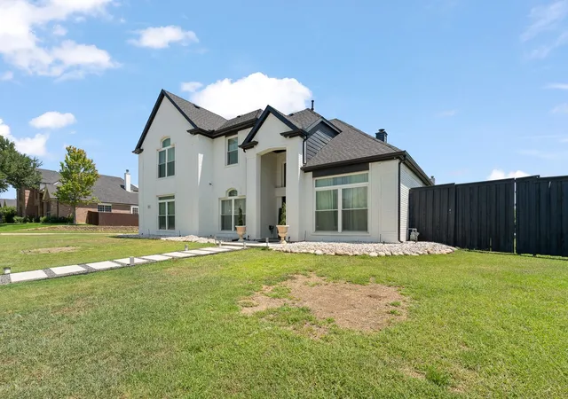 Photo 4 of Single family home for sale at 2814 Saint Maria Dr, Mansfield, TX 76063 | MLS# 21334085 | Listing updated on 2026-10-03