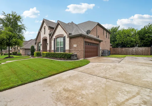 Photo 2 of Sale Pending at 217 Wisteria Wy, Red Oak, TX 75154 | MLS# 21332245 | Listing updated on 2026-08-01