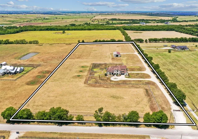 Photo 2 of Single family home for sale at 5550 Donald Rd, Krum, TX 76249 | MLS# 21332419 | Listing updated on 2026-09-22