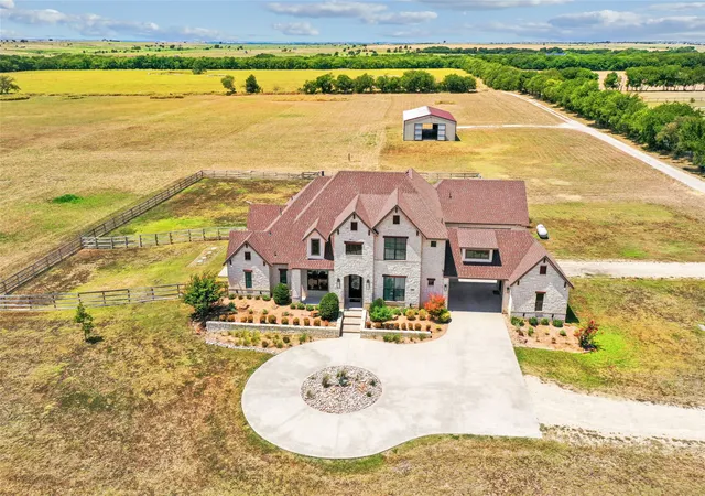 Photo 1 of Single family home for sale at 5550 Donald Rd, Krum, TX 76249 | MLS# 21332419 | Listing updated on 2026-09-22