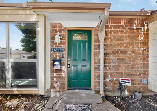 Photo 2 of Townhouse for sale at 13786 Brookgreen Cir, Dallas, TX 75240 | MLS# 21333380 | Listing updated on 2026-10-01