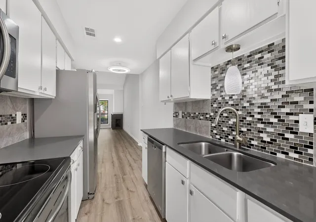 Photo 4 of Townhouse for sale at 13786 Brookgreen Cir, Dallas, TX 75240 | MLS# 21333380 | Listing updated on 2026-10-01