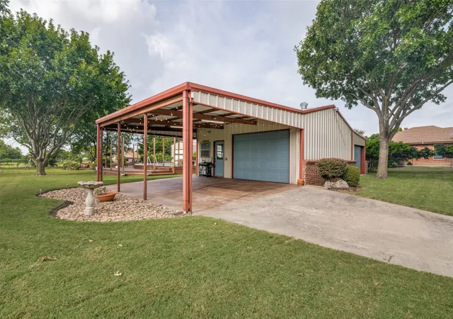 Photo 3 of Single family home for sale at 6630 Meadow Ridge Cir, Nevada, TX 75173 | MLS# 21332690 | Listing updated on 2026-07-30