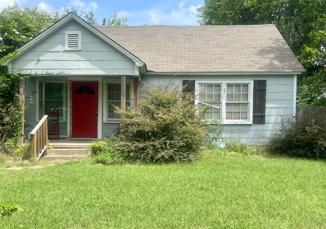 Photo 1 of Single family home for sale at 718 Houston St, Sulphur Springs, TX 75482 | MLS# 21334032 | Listing updated on 2026-07-30