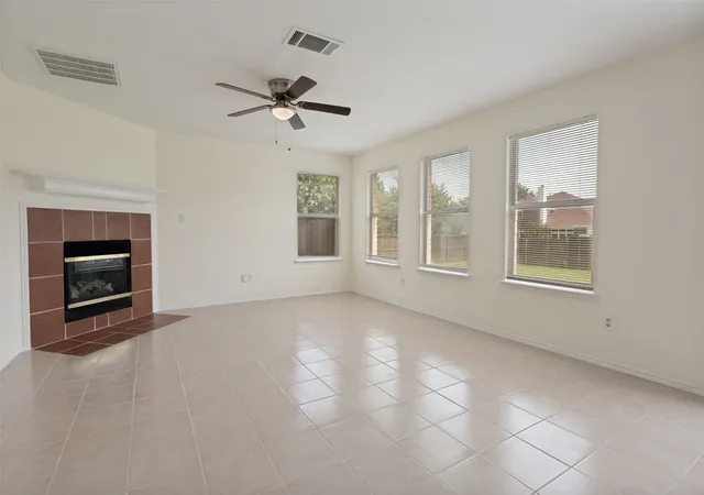 Photo 4 of Single family home for sale at 218 Jacob Ct, Glenn Heights, TX 75154 | MLS# 21332560 | Listing updated on 2026-09-12