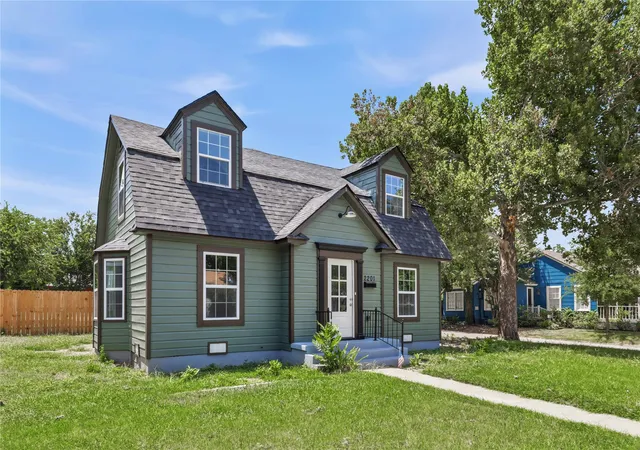 Photo 3 of Single family home for sale at 2201 Vincent St, Brownwood, TX 76801 | MLS# 21334213 | Listing updated on 2026-10-05
