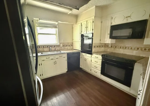 Photo 3 of Single family home for sale at 3010 Grand Ave, Abilene, TX 79605 | MLS# 21315914 | Listing updated on 2026-09-15