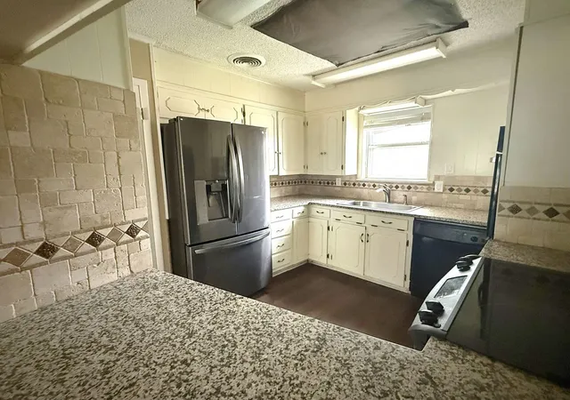 Photo 4 of Single family home for sale at 3010 Grand Ave, Abilene, TX 79605 | MLS# 21315914 | Listing updated on 2026-09-15