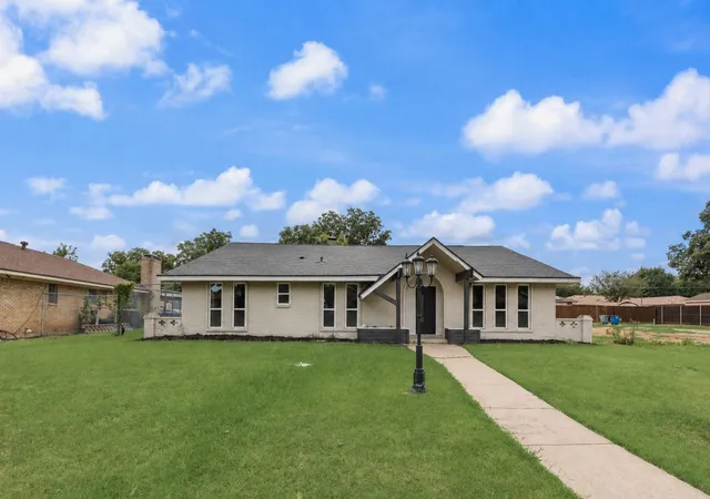Single family home for sale at 3914 Shady Hollow Ln, Dallas, TX 75233 | MLS# 21331199
