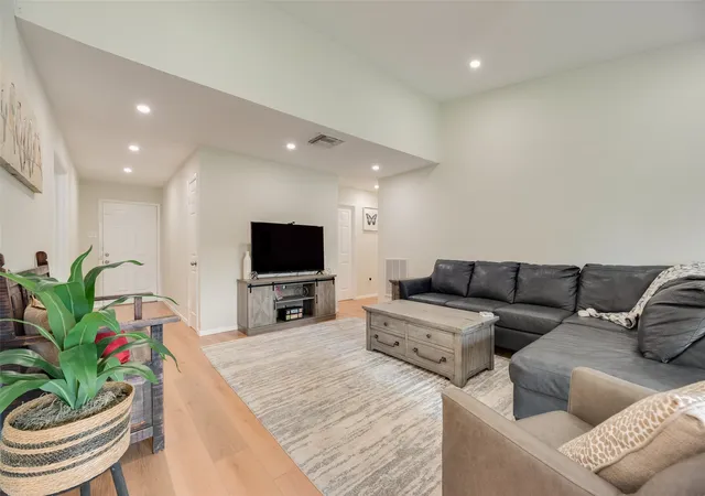 Photo 3 of Single family home for sale at 2942 Scott Mill Rd, Carrollton, TX 75007 | MLS# 21329713 | Listing updated on 2026-10-05