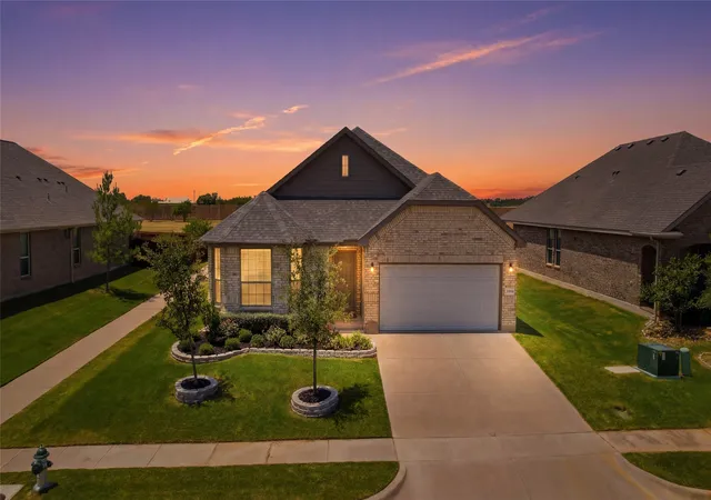 Photo 1 of Single family home for sale at 1500 Seabiscuit Dr, Granbury, TX 76049 | MLS# 21334366 | Listing updated on 2026-09-13