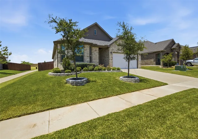 Photo 3 of Single family home for sale at 1500 Seabiscuit Dr, Granbury, TX 76049 | MLS# 21334366 | Listing updated on 2026-09-13