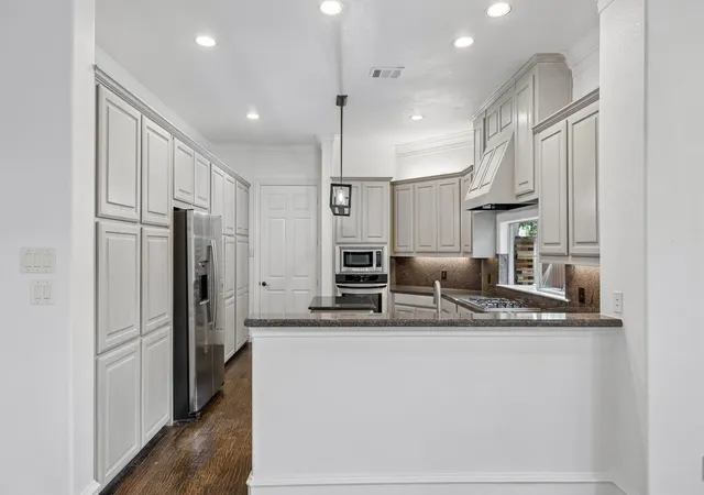 Photo 4 of Single family home for sale at 5609 La Foy Blvd, Dallas, TX 75209 | MLS# 21323934 | Listing updated on 2026-10-01