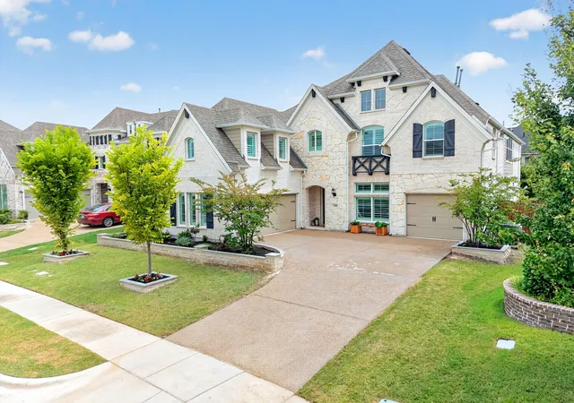 Photo 2 of Single family home for sale at 208 Lenten Rose Dr, Wylie, TX 75098 | MLS# 21333803 | Listing updated on 2026-09-13