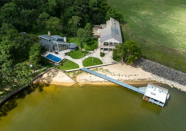 Photo 3 of Mansion for sale at 133 Forest Ridge Rd, Trinidad, TX 75163 | MLS# 21334258 | Listing updated on 2026-09-27