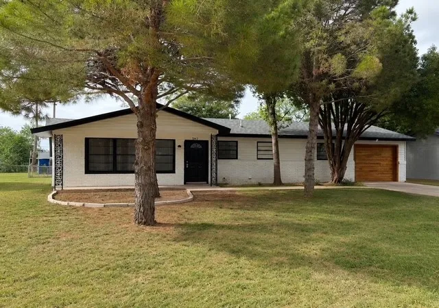 Photo 1 of Sale Pending at 5143 Durango Dr, Abilene, TX 79605 | MLS# 21310771 | Listing updated on 2026-09-08