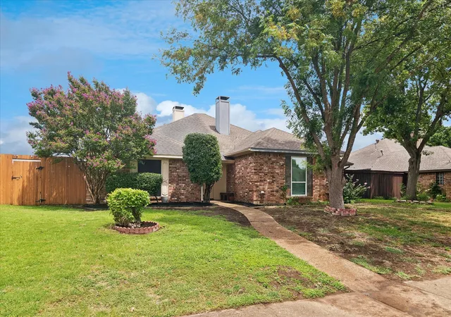 Photo 1 of Sale Pending at 3318 Wells Dr, Plano, TX 75093 | MLS# 21334150 | Listing updated on 2026-09-08