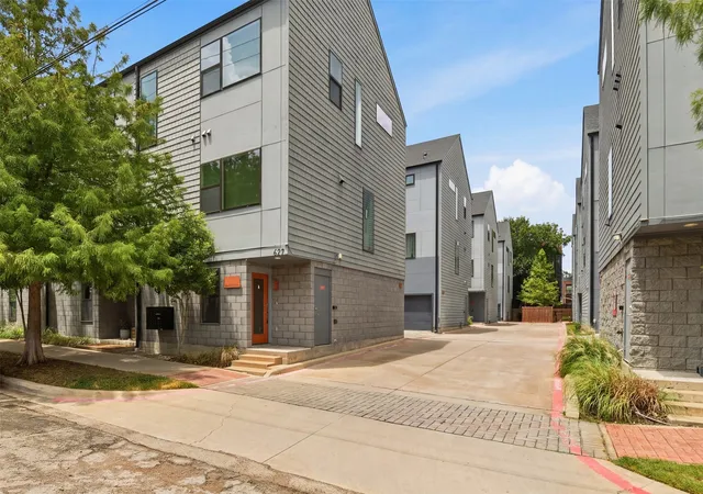 Photo 1 of Condo for sale at 427 W 10Th St #101, Dallas, TX 75208 | MLS# 21330826 | Listing updated on 2026-09-14