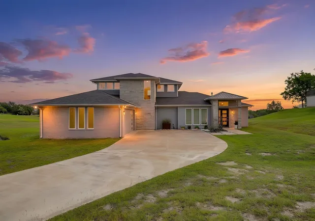 Photo 1 of Single family home for sale at 323 Stone Mountain Rd, Cresson, TX 76035 | MLS# 21334440 | Listing updated on 2026-09-25