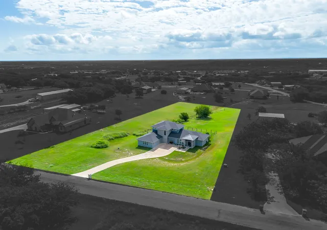 Single family home for sale at 323 Stone Mountain Rd, Cresson, TX 76035 | MLS# 21334440