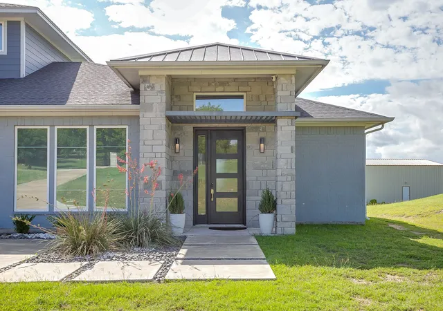 Photo 3 of Single family home for sale at 323 Stone Mountain Rd, Cresson, TX 76035 | MLS# 21334440 | Listing updated on 2026-09-25