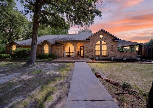 Photo 2 of Single family home for sale at 3041 Choctaw Rd, Commerce, TX 75428 | MLS# 21333975 | Listing updated on 2026-09-11