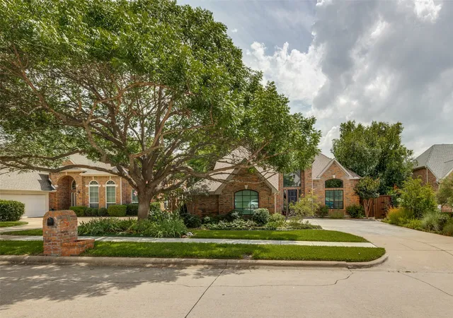 Photo 2 of Sale Pending at 6208 Trailwood Dr, Plano, TX 75024 | MLS# 21332166 | Listing updated on 2026-09-11